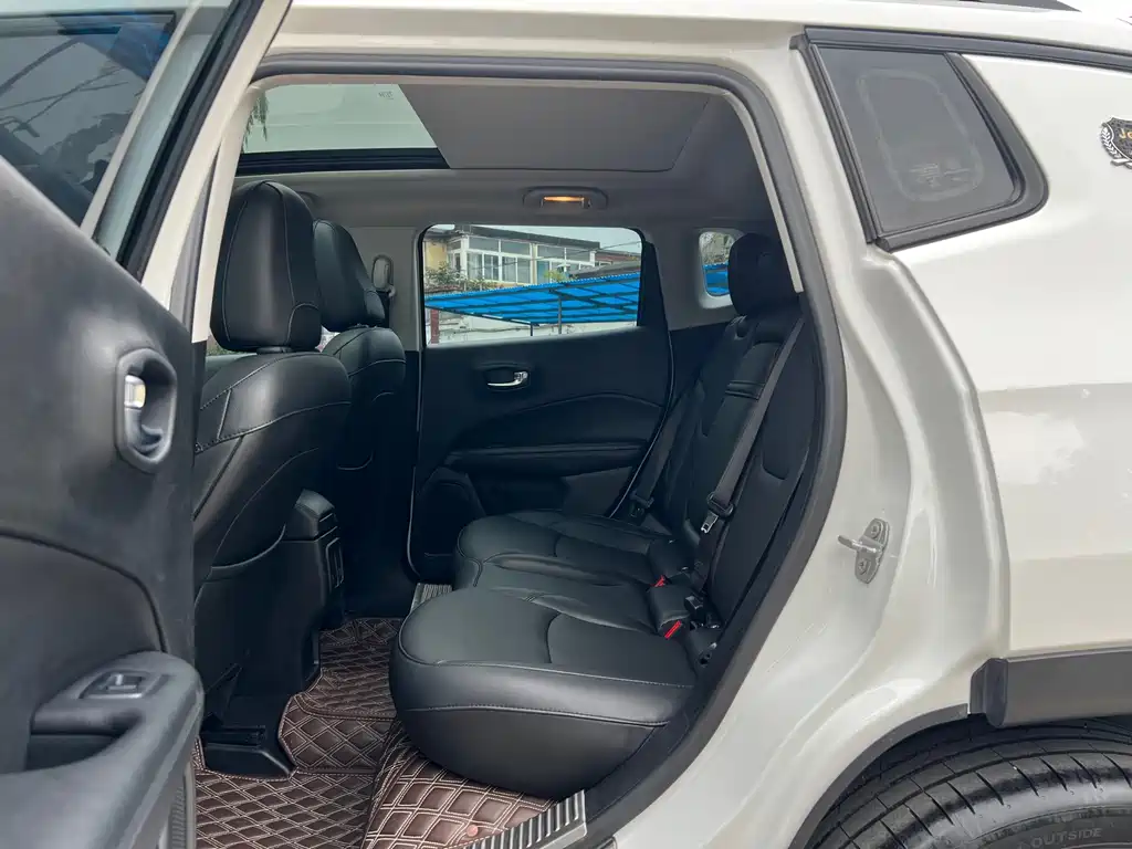 Jeep Compass — миниатюра 12