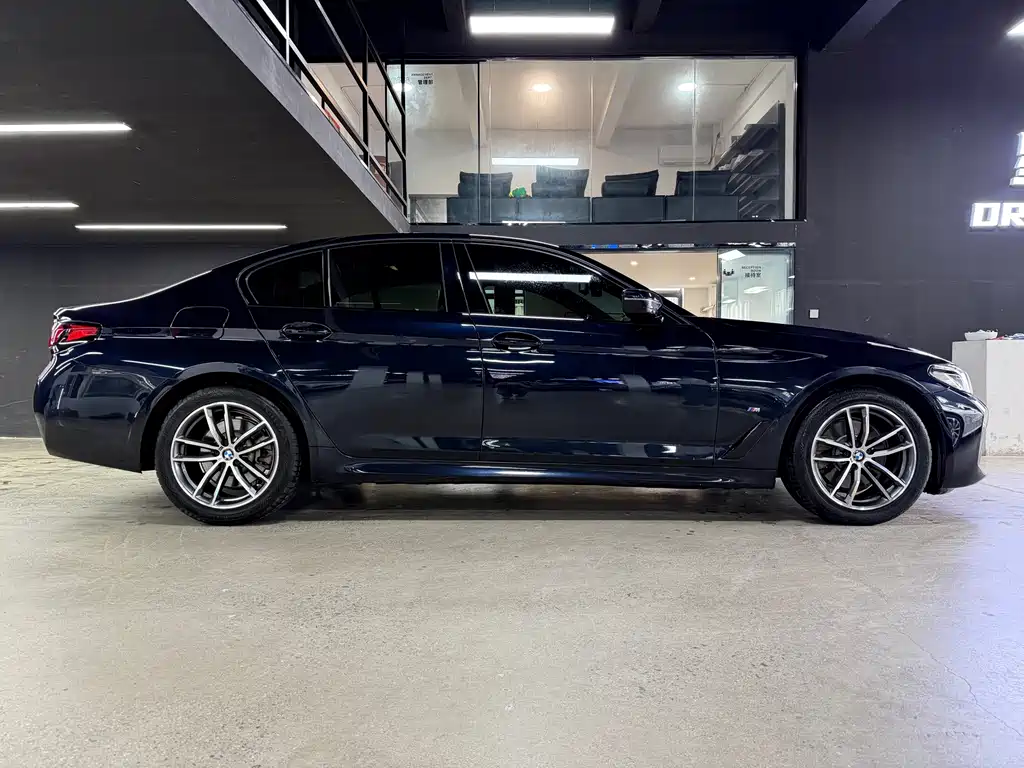 BMW 5 Series (Import) — миниатюра 10