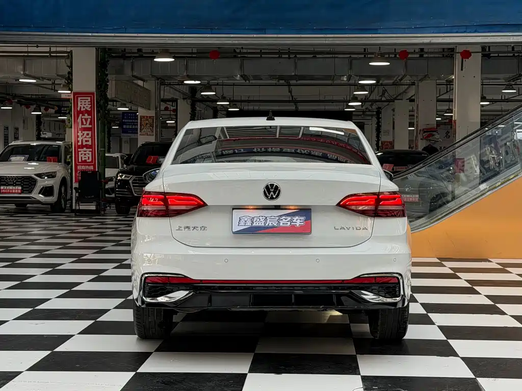 Volkswagen Lavida — миниатюра 5