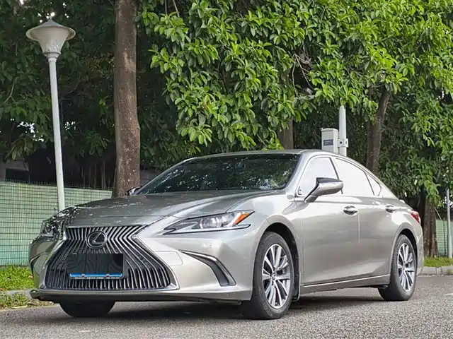 LEXUS  ES 2019