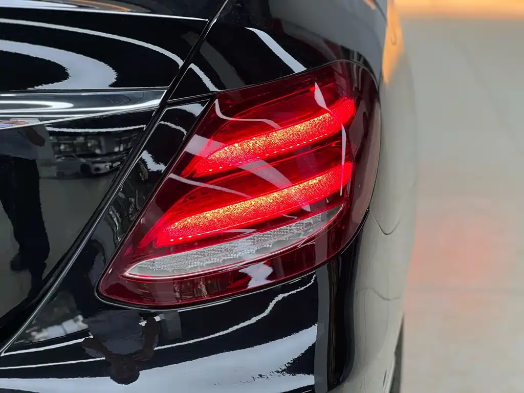 Mercedes-Benz E-Class — миниатюра 18