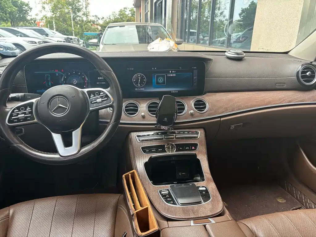 Mercedes-Benz E-Class — миниатюра 6