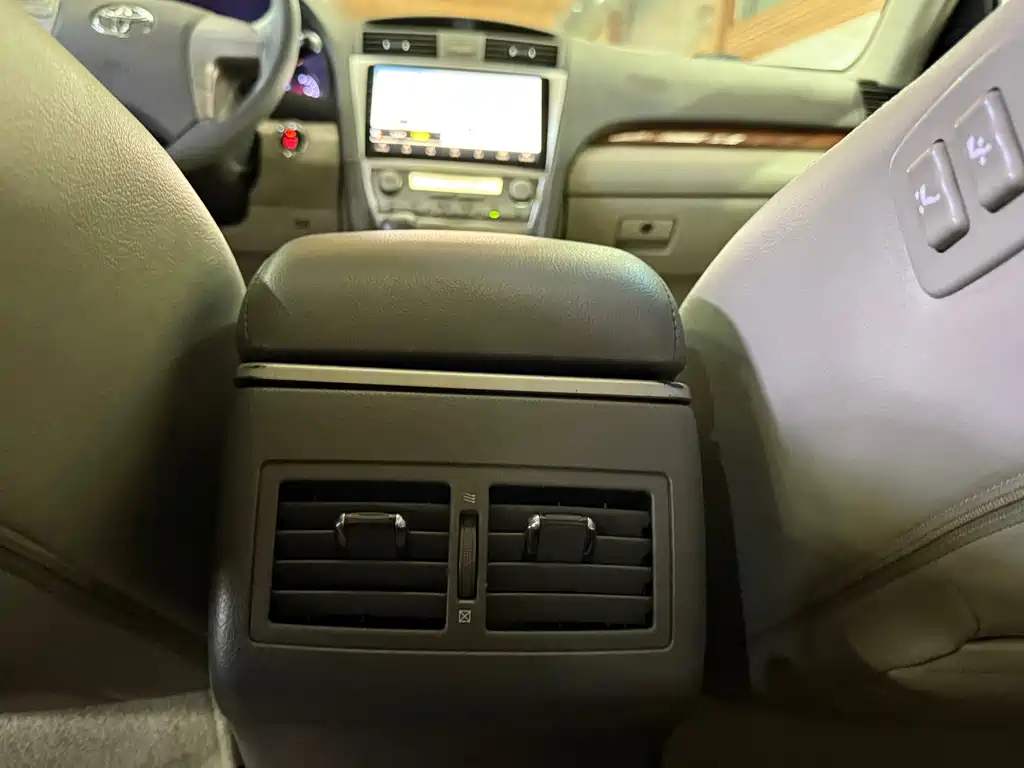 Toyota Camry — миниатюра 22