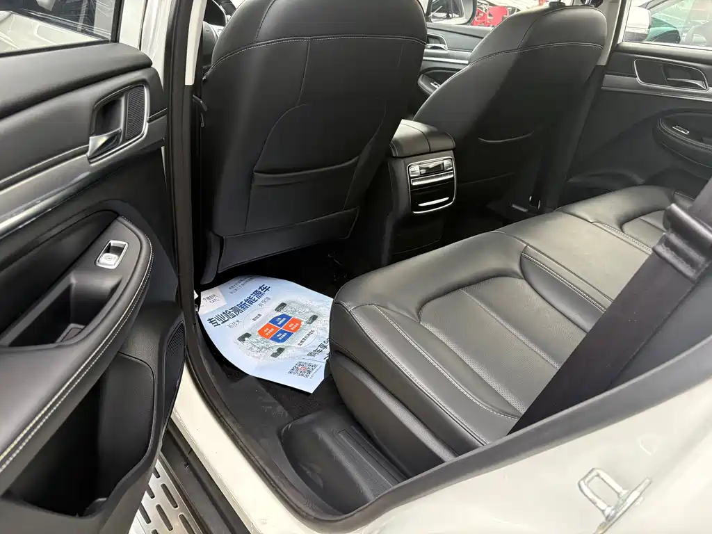 Roewe RX8 — миниатюра 10