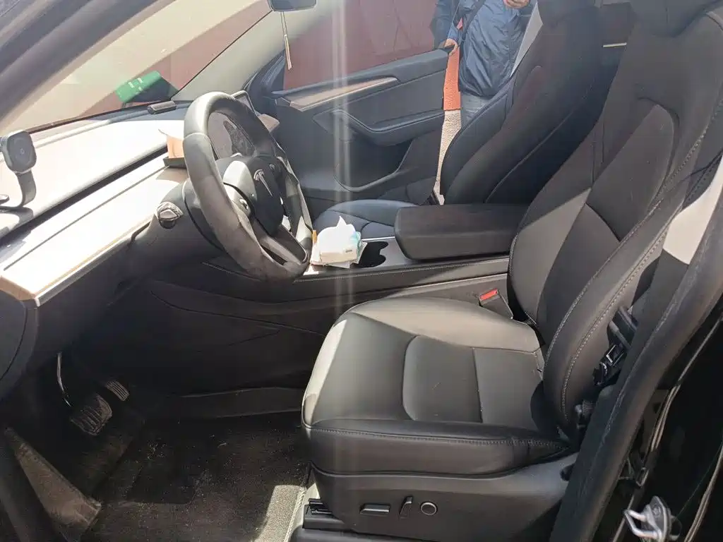 Tesla Model Y — миниатюра 11