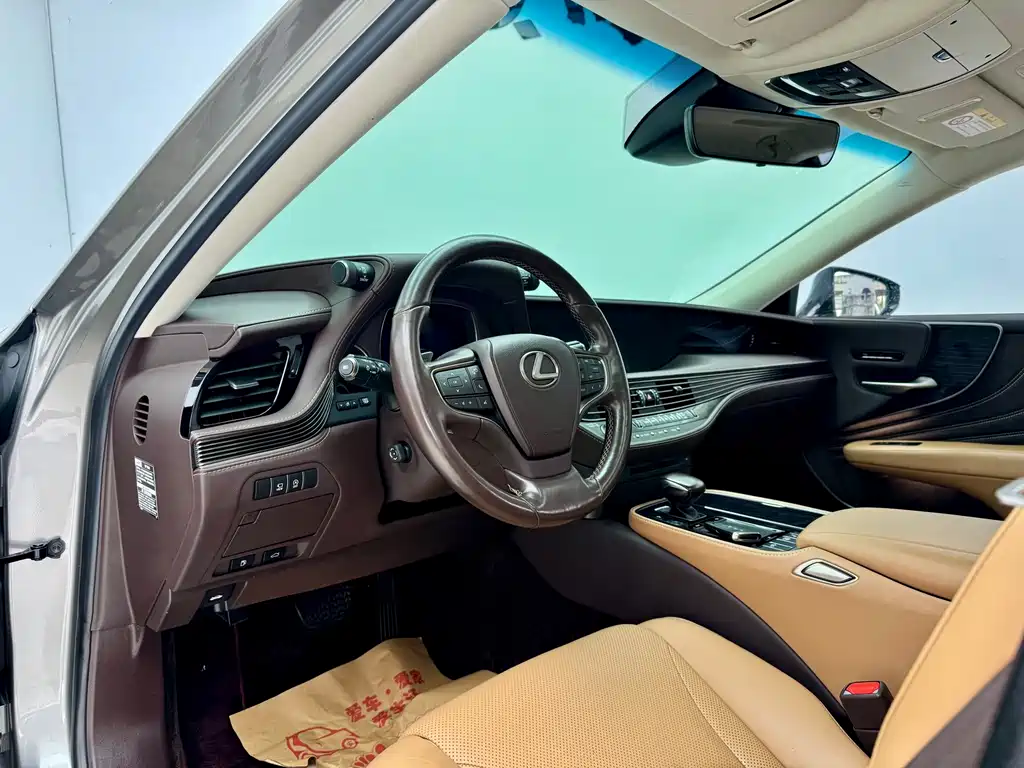 Lexus LS — миниатюра 6