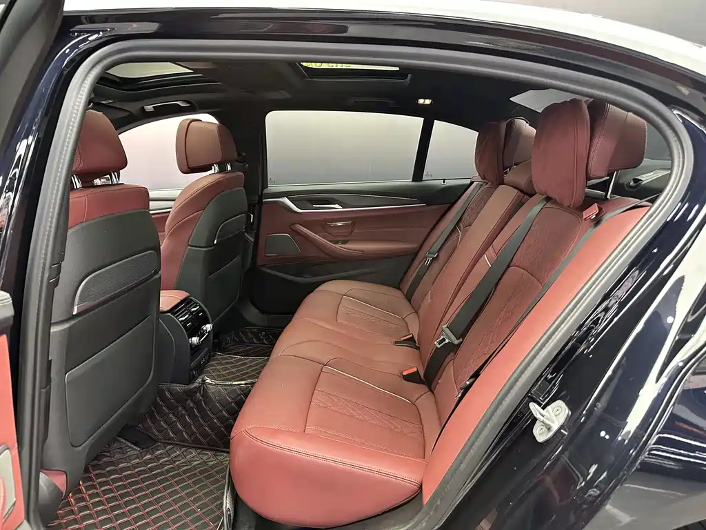 BMW 5 Series — миниатюра 5