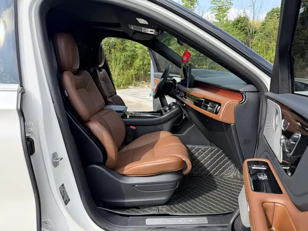 Lincoln Aviator — миниатюра 5