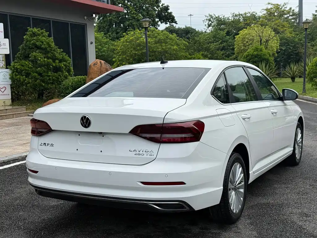 Volkswagen Lavida — миниатюра 4