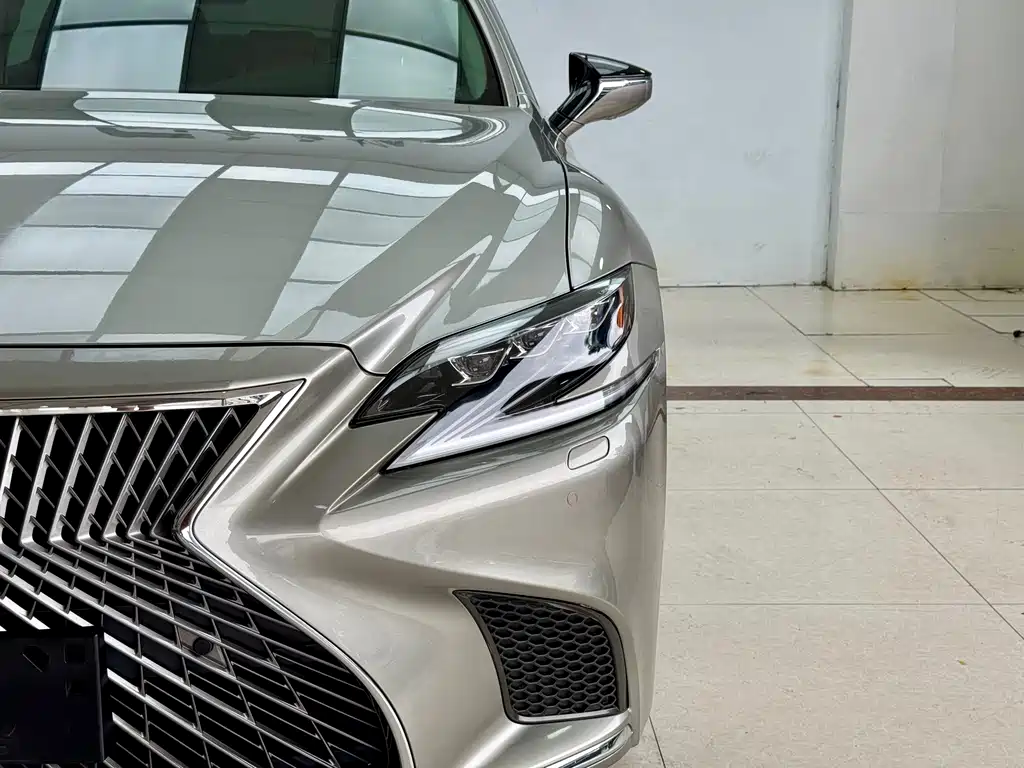 Lexus LS — миниатюра 4