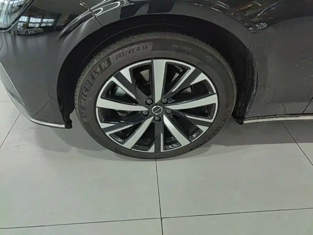 Volvo S90 — миниатюра 23