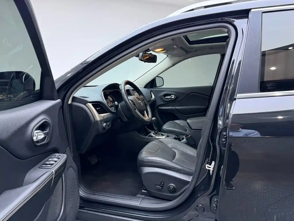 Jeep Cherokee — миниатюра 14
