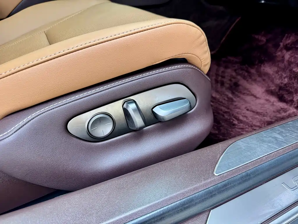 Lexus LS — миниатюра 15