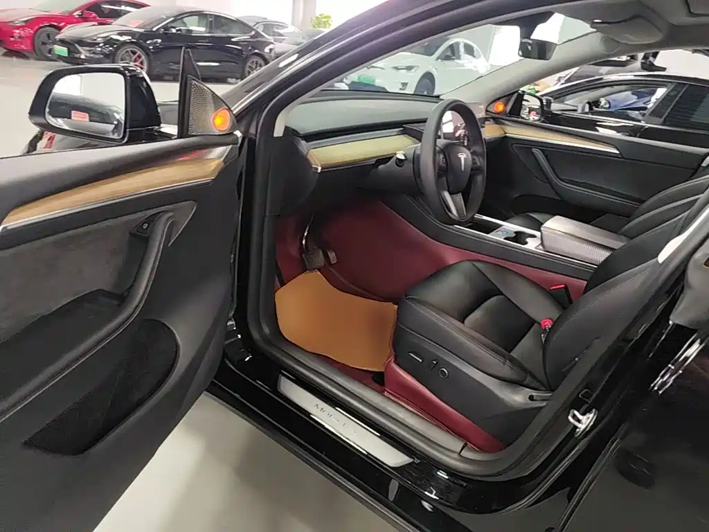 Tesla Model Y — миниатюра 16
