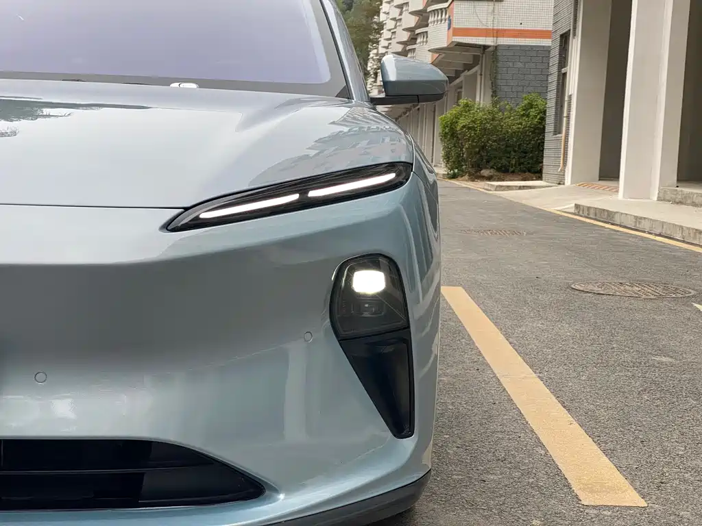 NIO NIO ET5