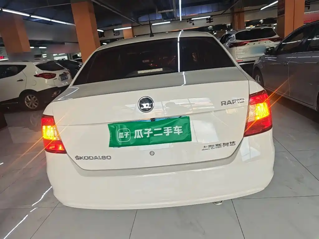 Skoda Rapid — миниатюра 6