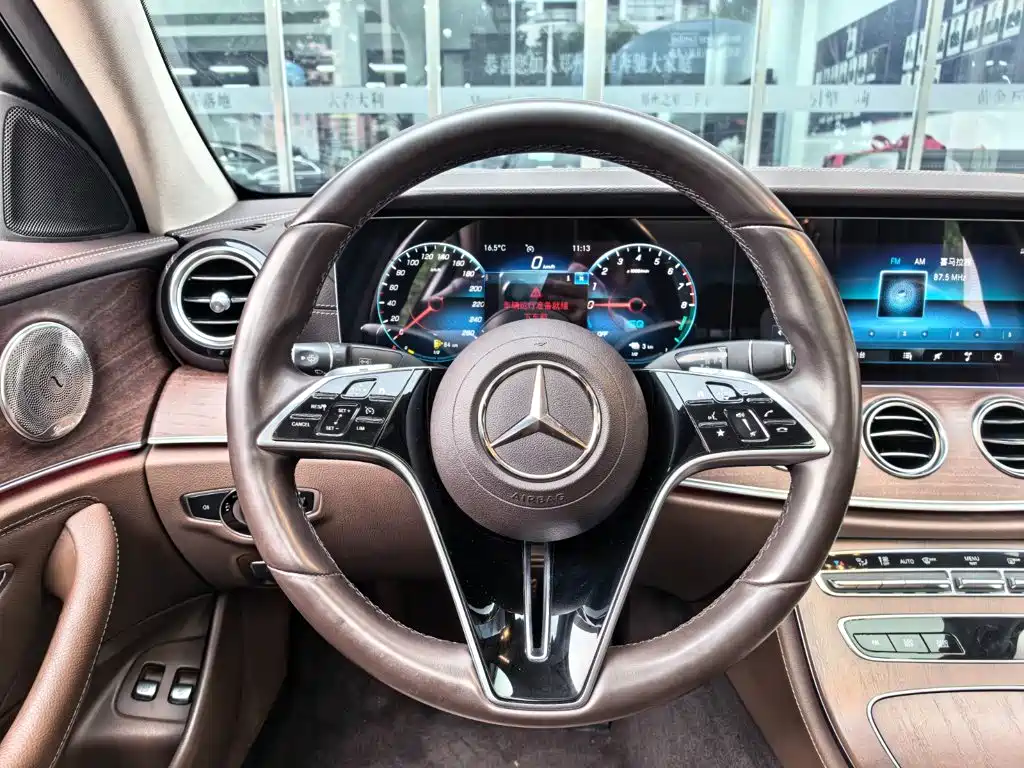 Mercedes-Benz E-Class PHEV 2022 — фото 6