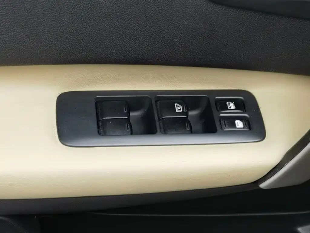 Nissan Qashqai — миниатюра 9