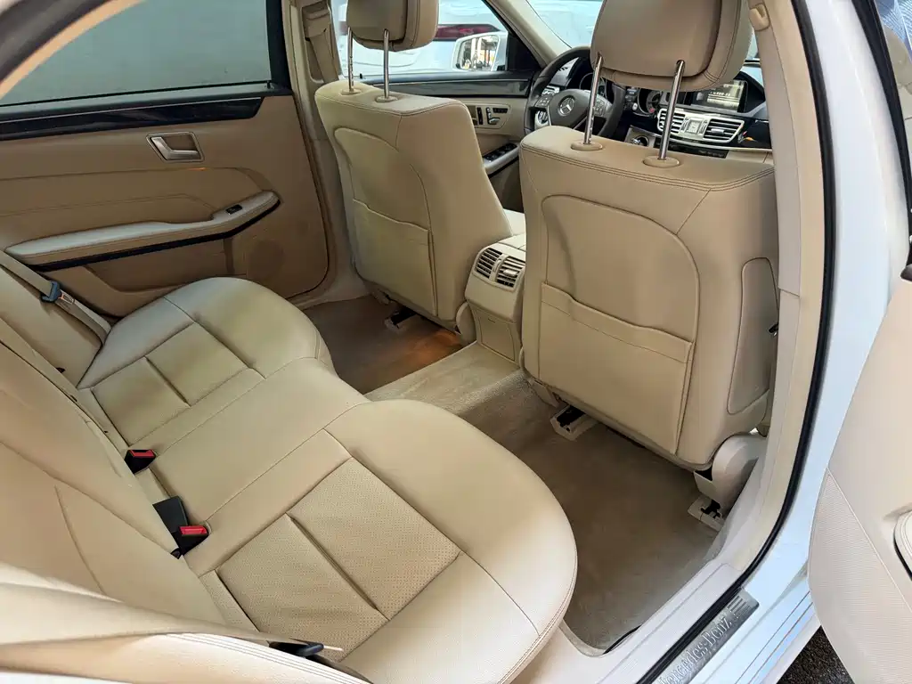 Mercedes-Benz E-Class — миниатюра 8