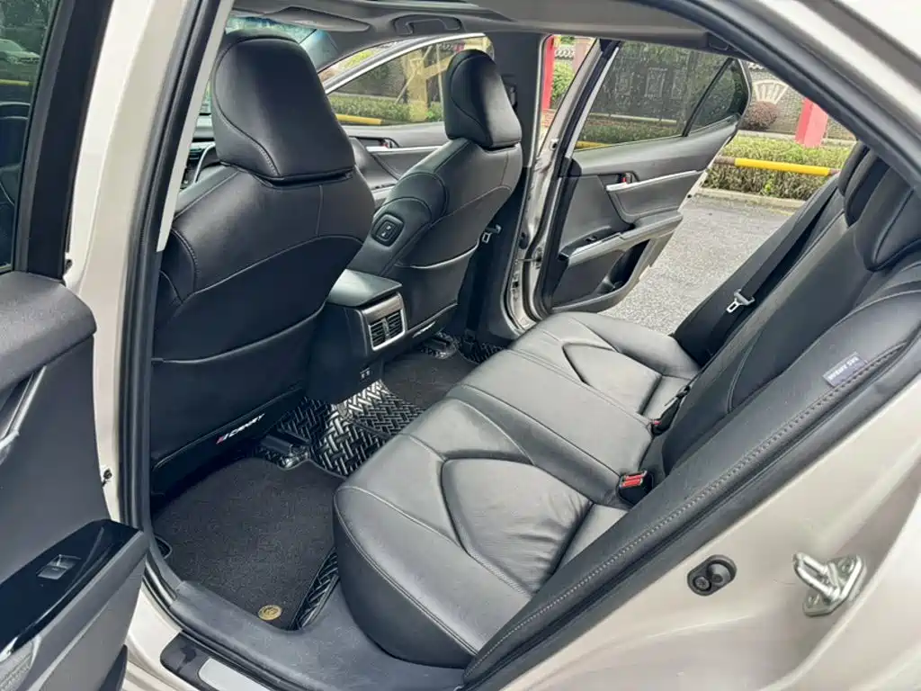 Toyota Camry — миниатюра 12