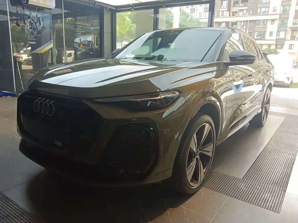 奥迪Q5L 2026款 2.0T 智混尊享型 2026