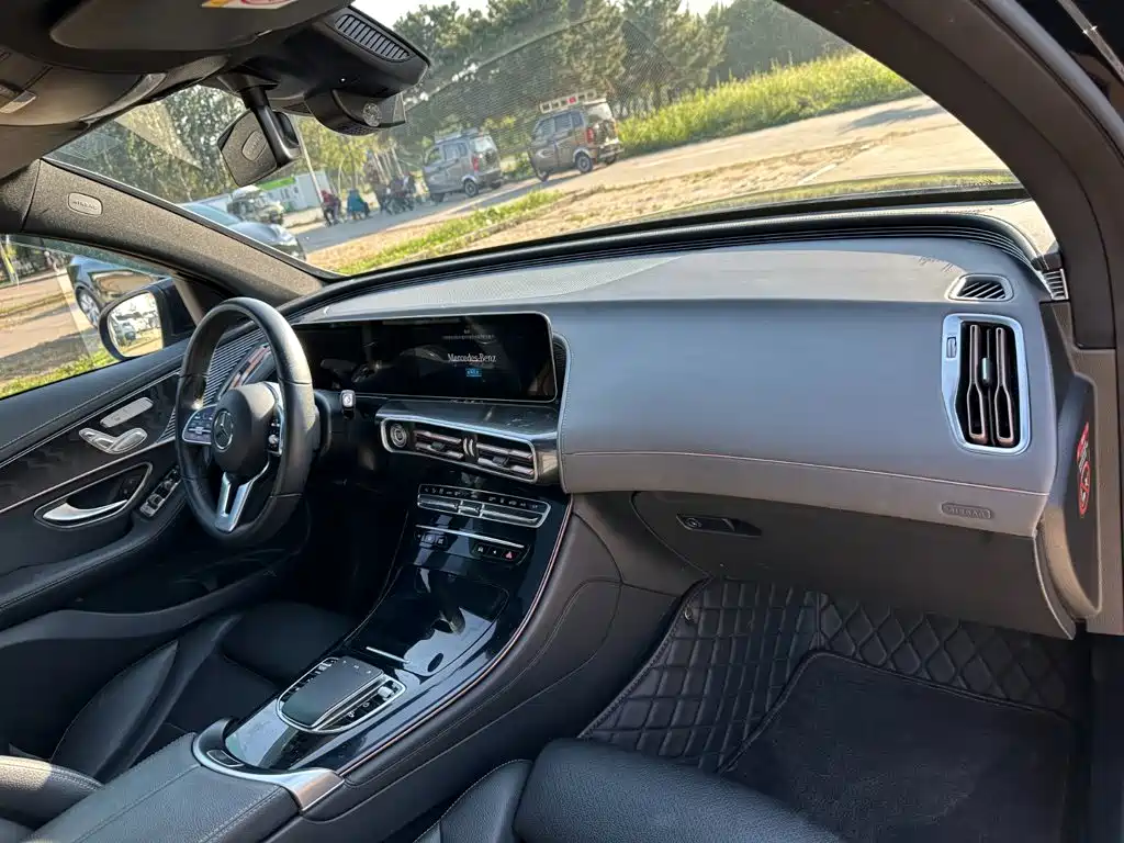 Mercedes-Benz EQC — миниатюра 15