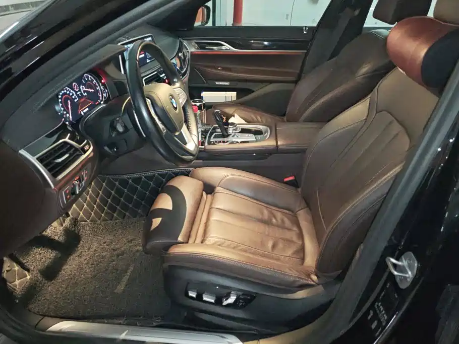 BMW 7 Series — миниатюра 9