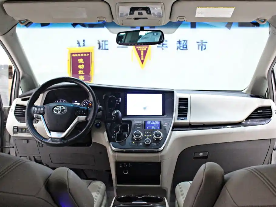 Toyota Sienna — миниатюра 10