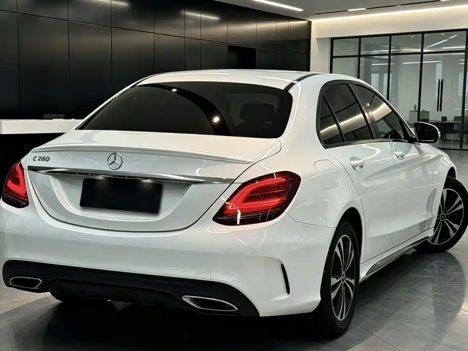 Mercedes-Benz C-Class — миниатюра 8