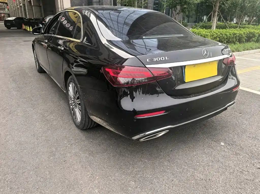 Mercedes-Benz E-Class — миниатюра 9