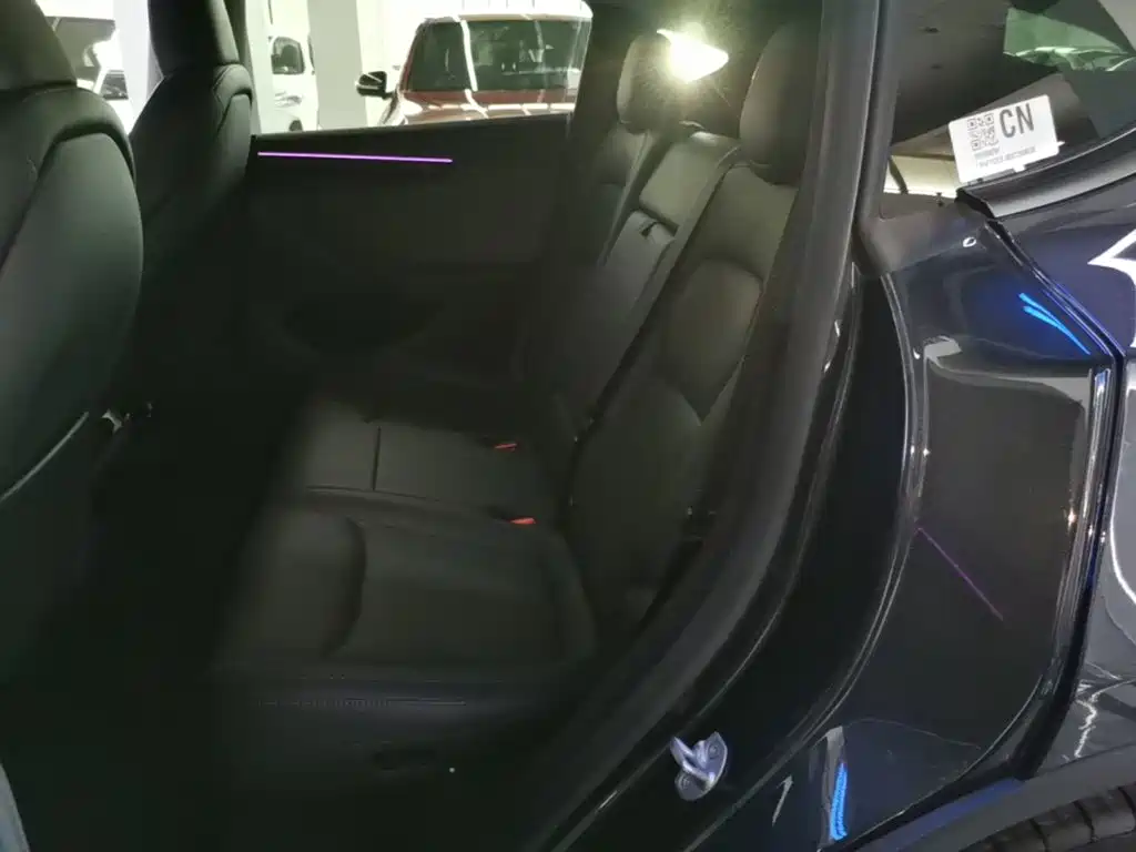Tesla Model Y — миниатюра 17