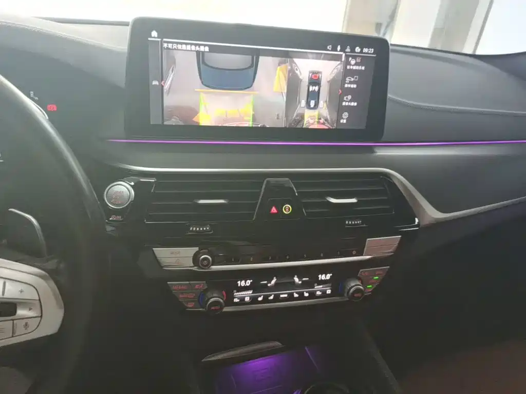 BMW 5 Series — миниатюра 13