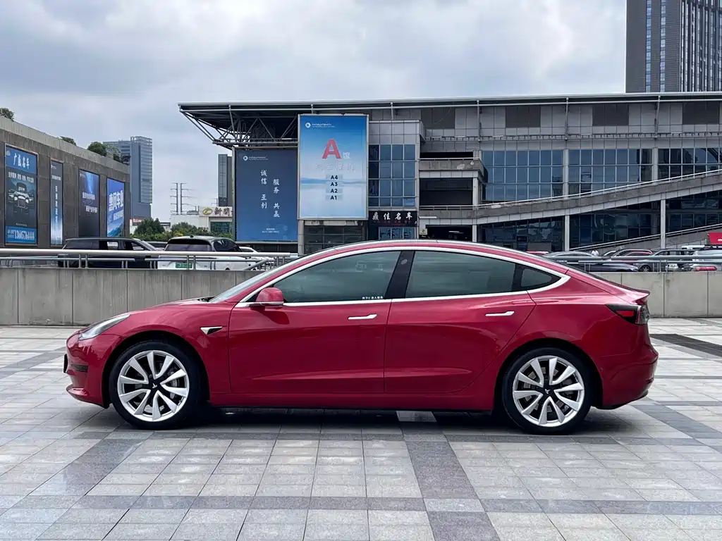 Tesla Model 3 — миниатюра 8