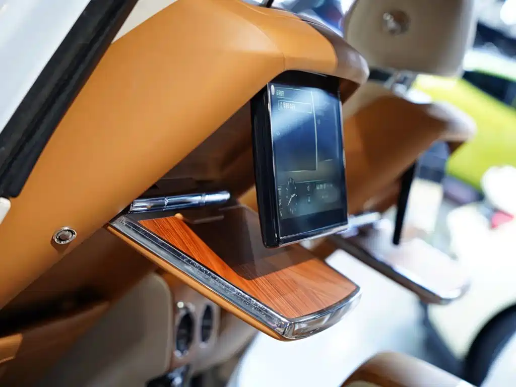 Rolls-Royce Cullinan — миниатюра 26