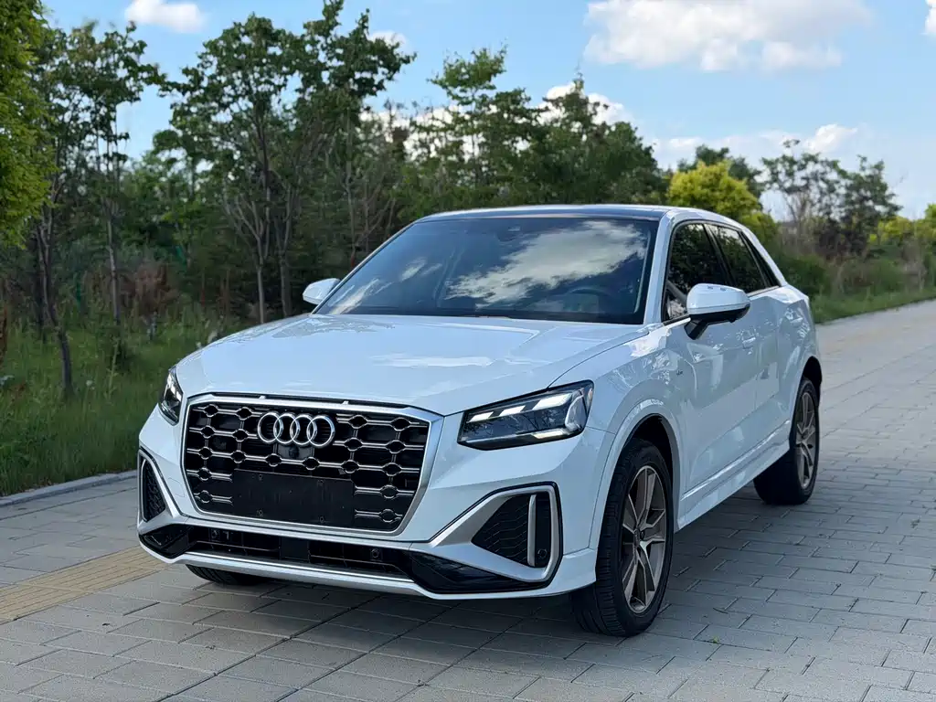 Audi Q2L 2022 35 TFSI Fashion