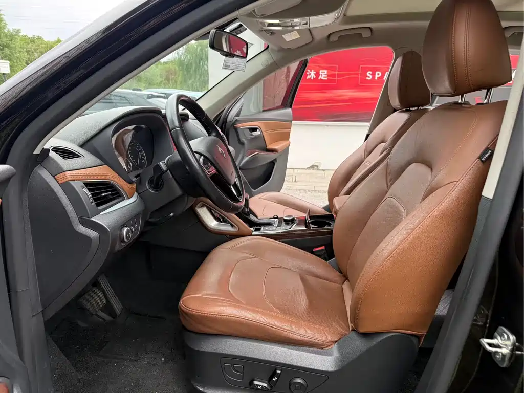 Borgward BX7 — миниатюра 10