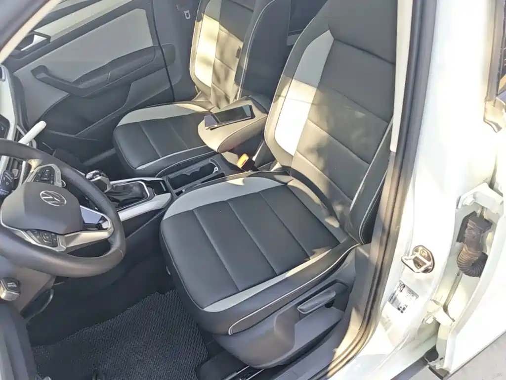 Volkswagen T-Roc — миниатюра 15