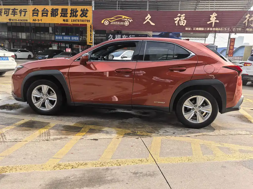 LEXUS UX