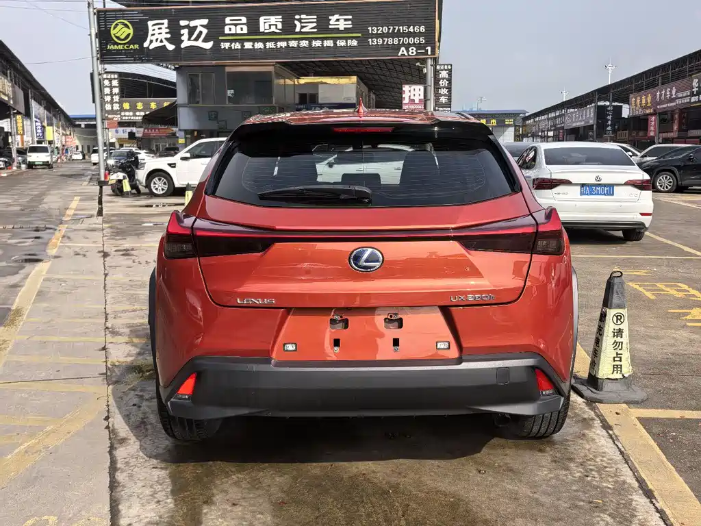 LEXUS UX
