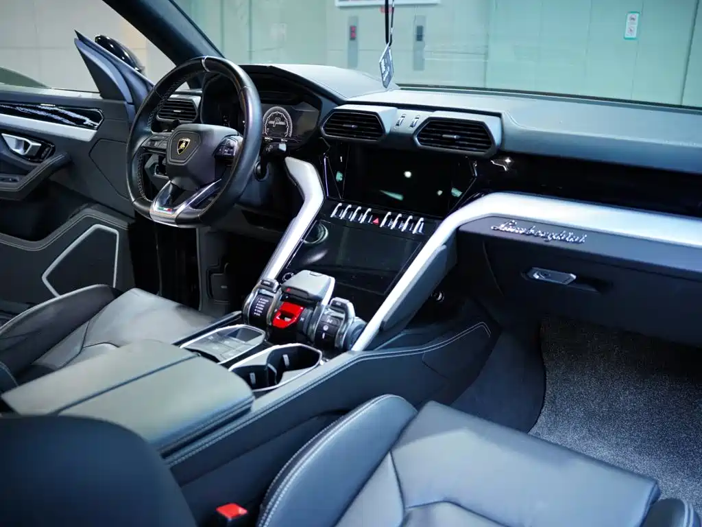Lamborghini Urus — миниатюра 40