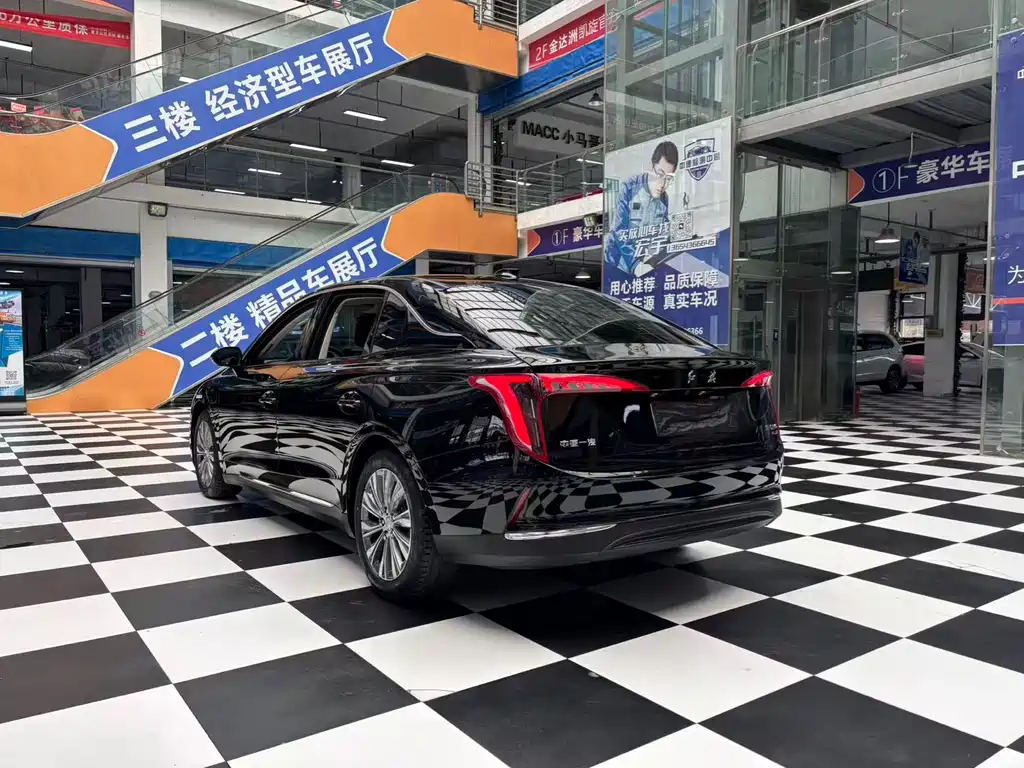 Hongqi HONGQI E QM5