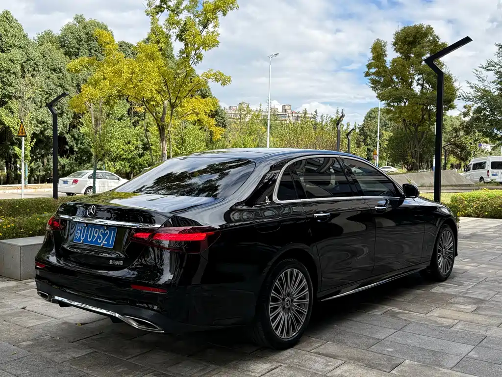 Mercedes-Benz E-Class — миниатюра 7