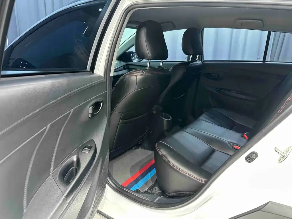 Toyota Yaris L — миниатюра 14