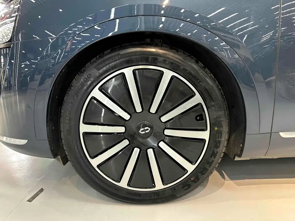 AITO ASK THE WORLD M9