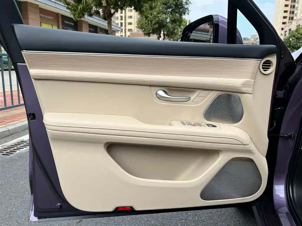 AITO ASK THE WORLD M5