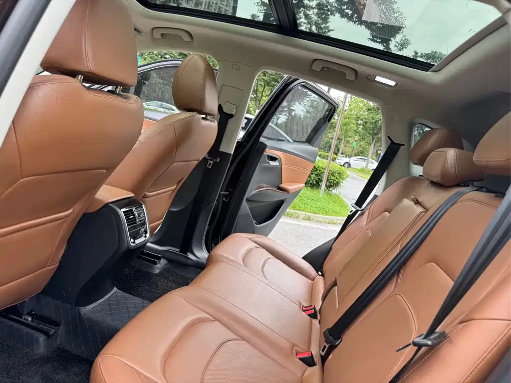 Borgward BX7 — миниатюра 6