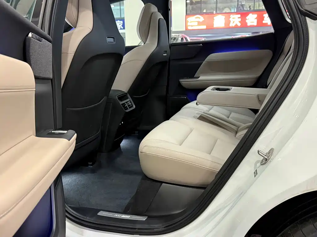 Volvo XC70 PHEV — миниатюра 10