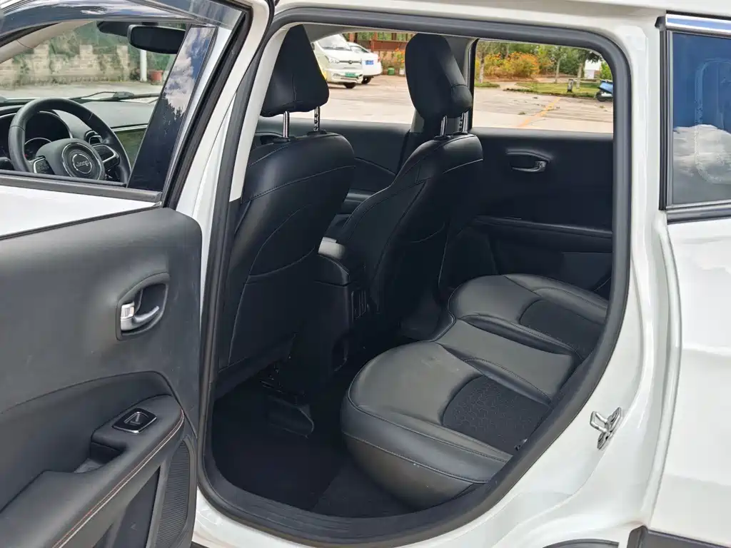 Jeep Compass — миниатюра 10