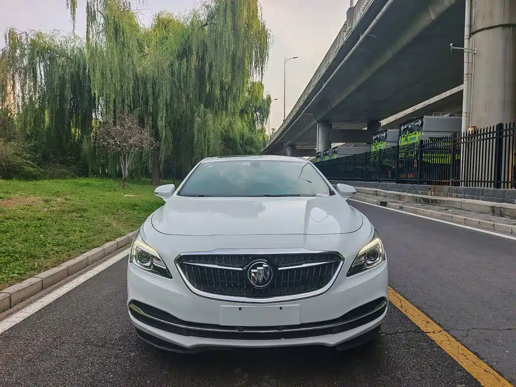 Buick LaCrosse — миниатюра 2