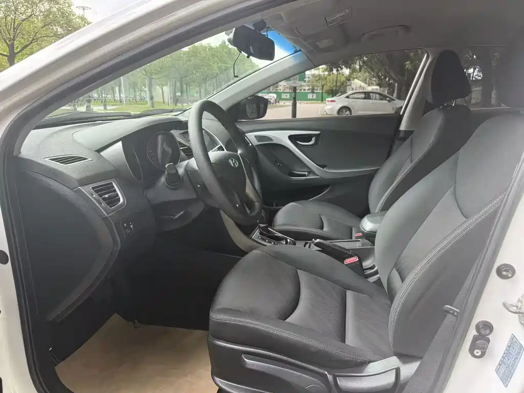 Hyundai Elantra Langdong — миниатюра 4